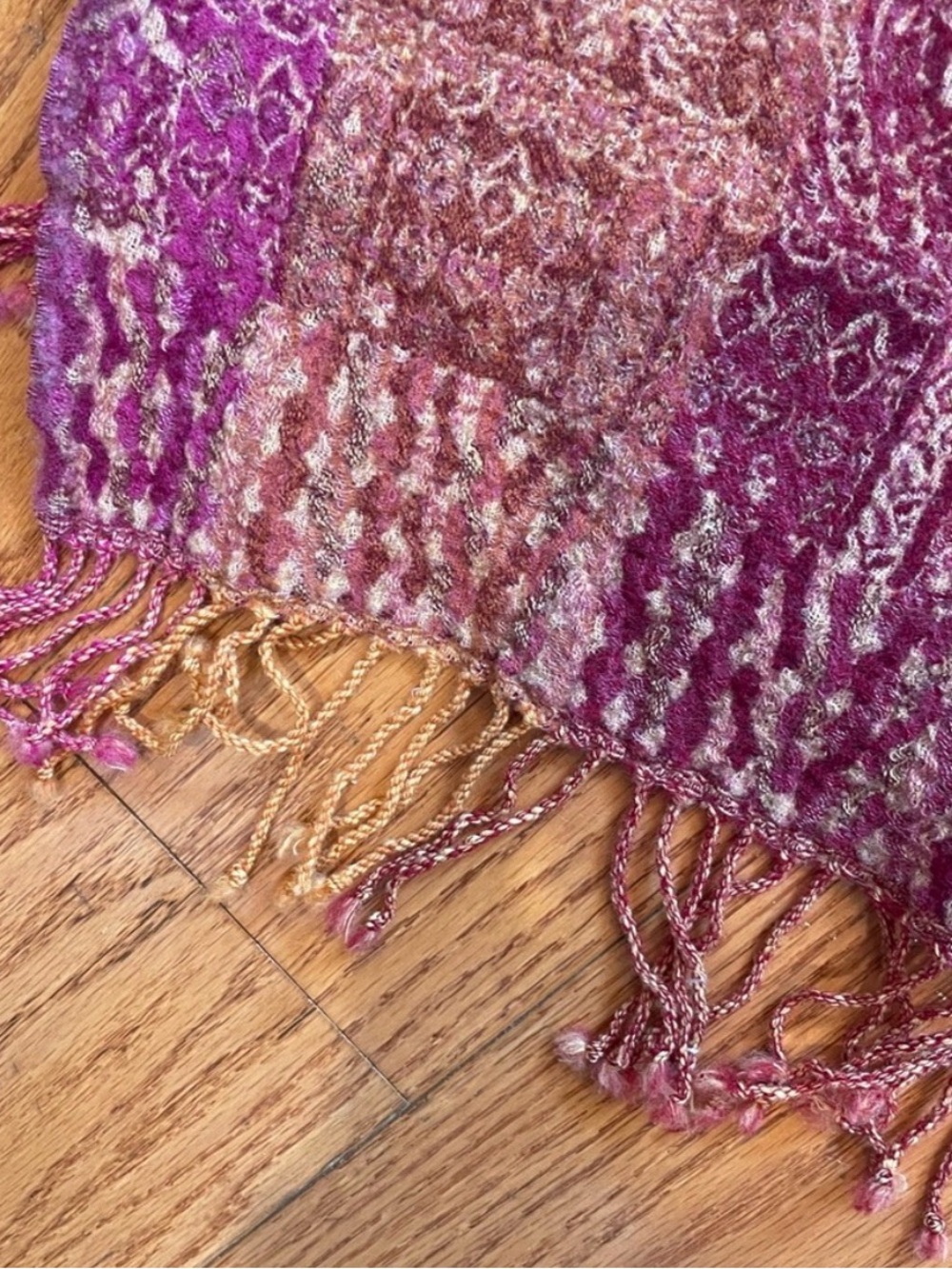Lucky Brand 100% Wool Paisley Scarf Boho Fringe Burgundy Pink - Picture 4 of 4